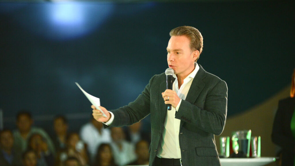 Una red de “medios falsos” gastó 22 millones  para promover a la “corcholata verde”