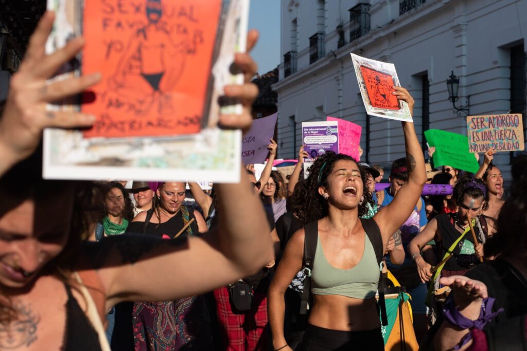 “Si falto mañana, quemen todo”: miles de mujeres marchan en todo el país para exigir un alto a la violencia