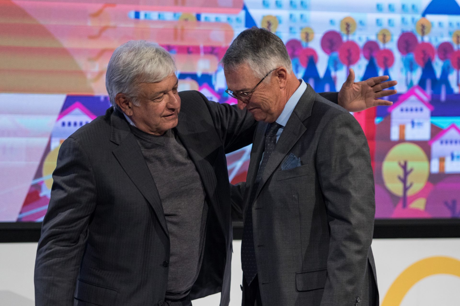 Salinas Pliego vs. AMLO: El pleito escala a acusaciones de corrupción y exhibición de información fiscal
