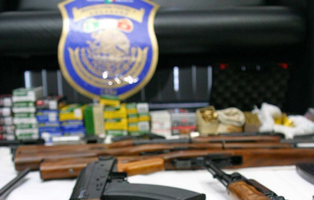 Corte de Arizona avala la demanda de México en contra de tiendas de armas