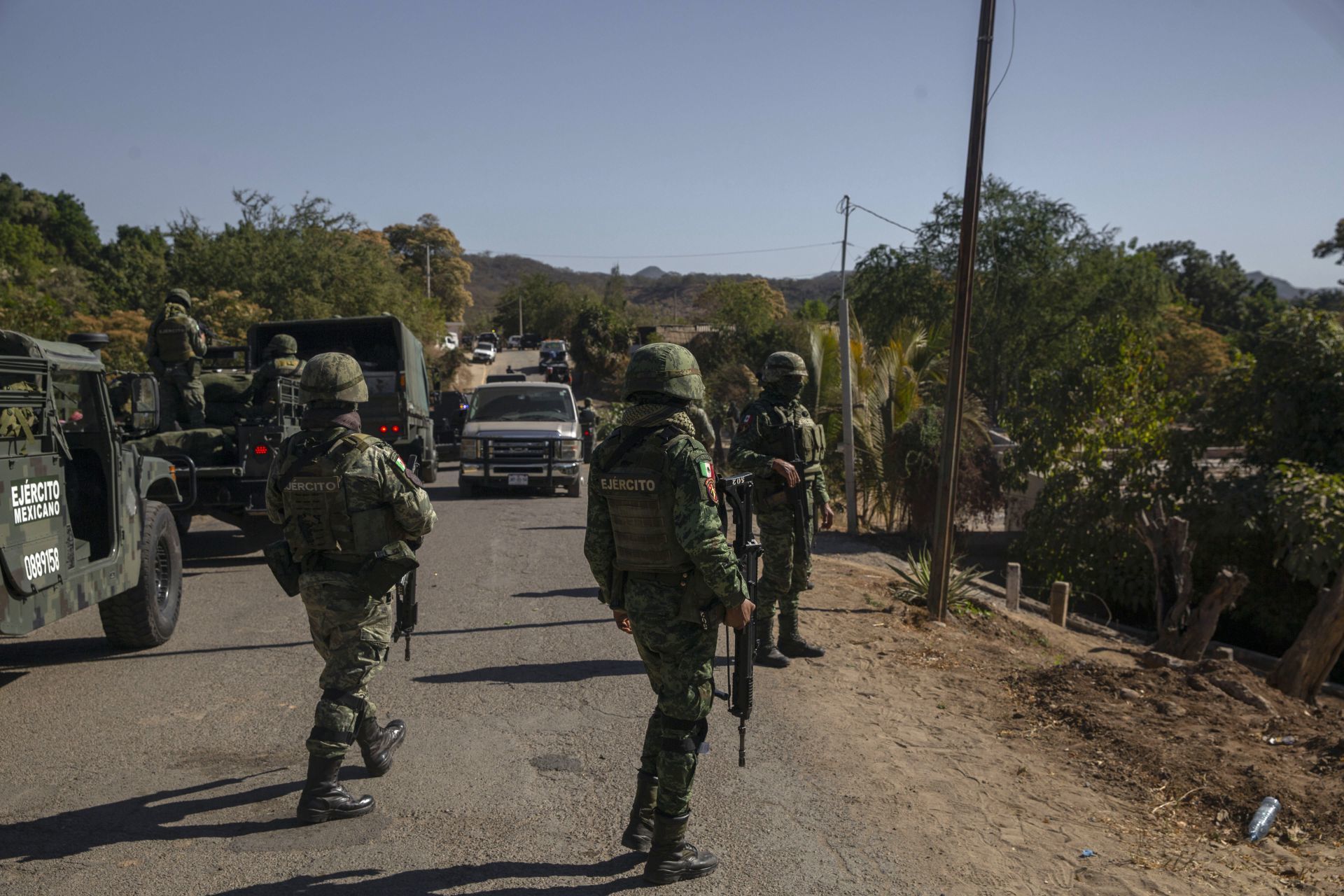 Comandos se llevan a 40 personas de siete familias en Culiacán; “son cosas que ocurren”, dice el gobernador de Sinaloa