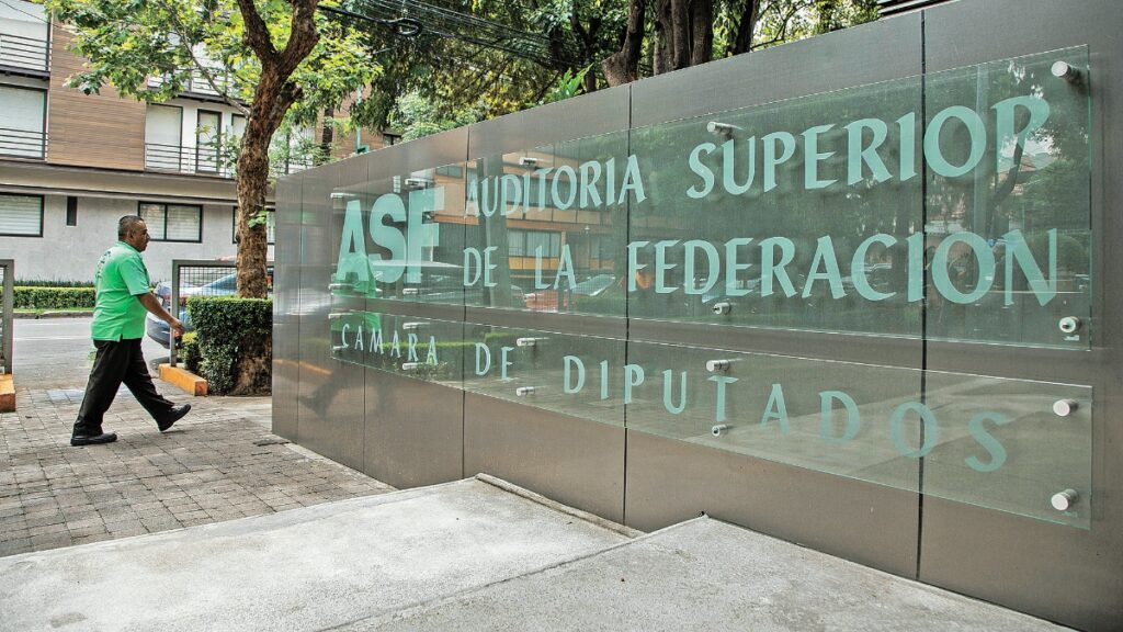 El titular de la Auditoría Superior de la Federación impidió que se revisaran el Tren Maya, Dos Bocas y el AIFA