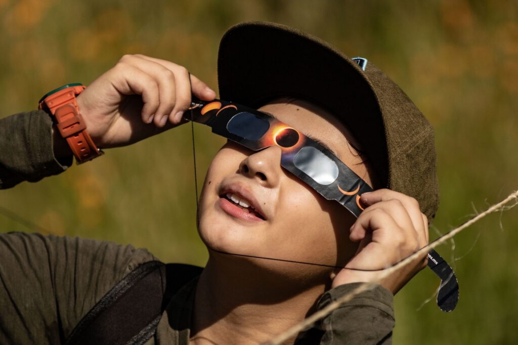 Eclipse solar 2024: estados que suspenden  clases el 8 de abril
