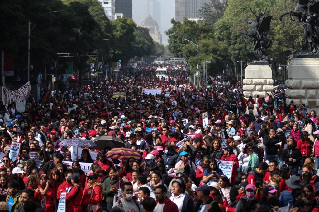 La CNTE muestra su fuerza con un paro nacional y marchas antes de su reunión con AMLO