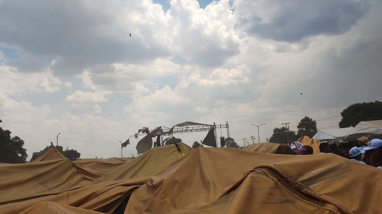 Caídas de lonas dejan más de 50 heridos en cierres de campañas en Edomex  Caídas de lonas dejan más de 50 heridos en cierres de campañas en Edomex