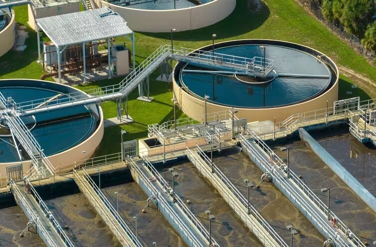 ¿Y si los contaminantes presentes en el agua nos sirvieran para depurarla?