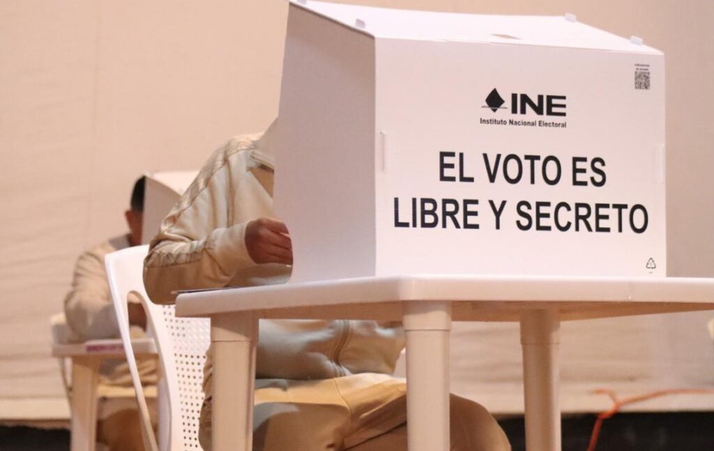 Más de 30 mil personas podrán votar desde reclusorios: INE ya recibe sus votos