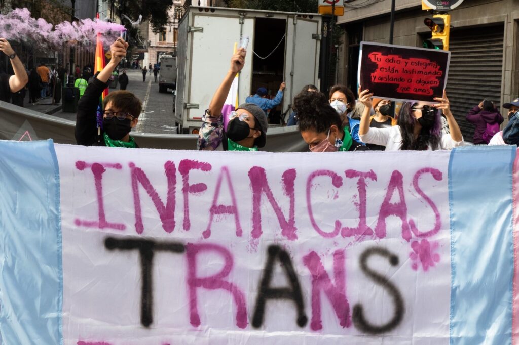 Baja California avala ‘ley de infancias trans’ que permite modificar acta
