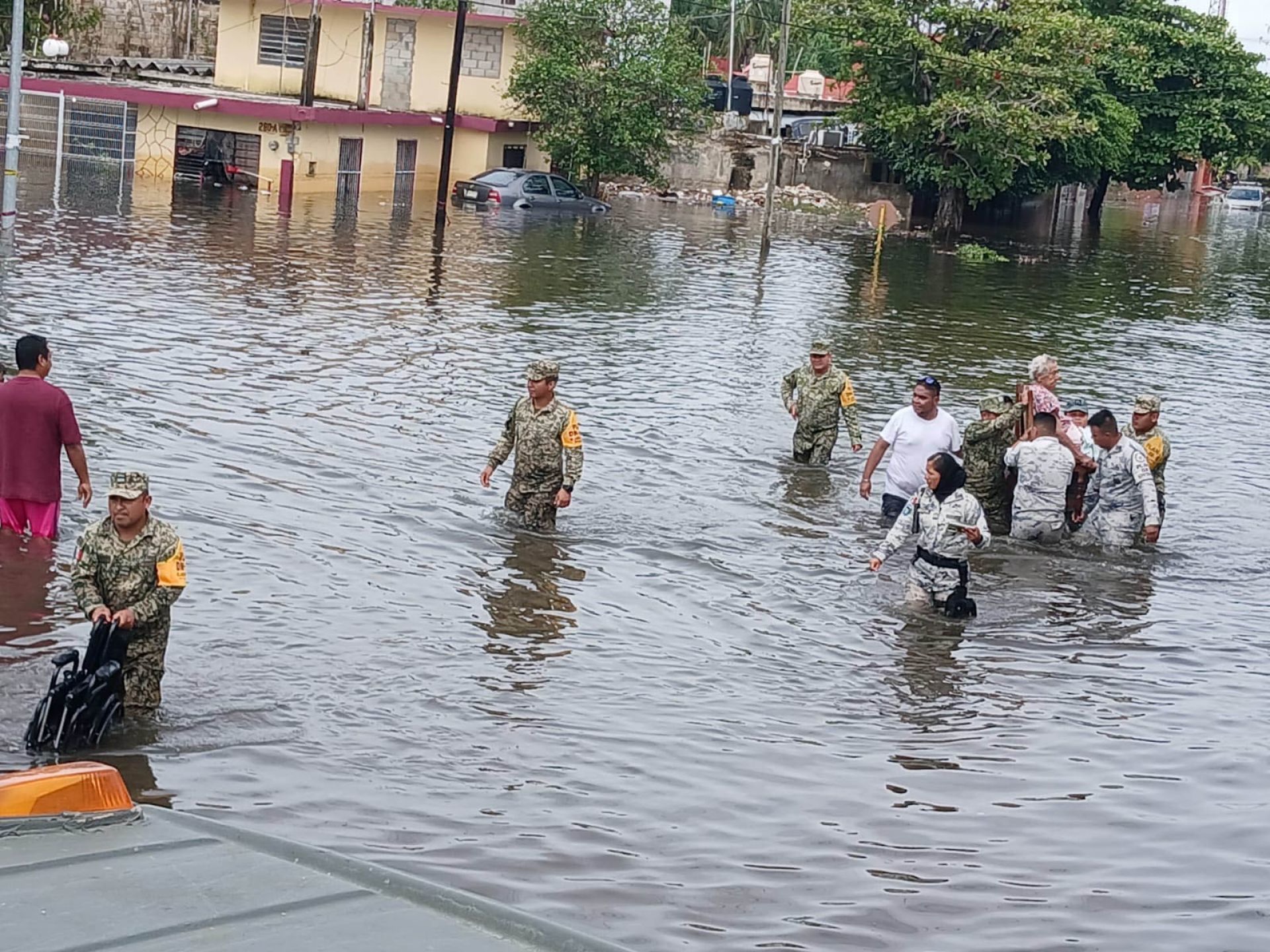 Las lluvias torrenciales colapsan Quintana Roo: cierran escuelas y puertos, miles de personas evacuadas
