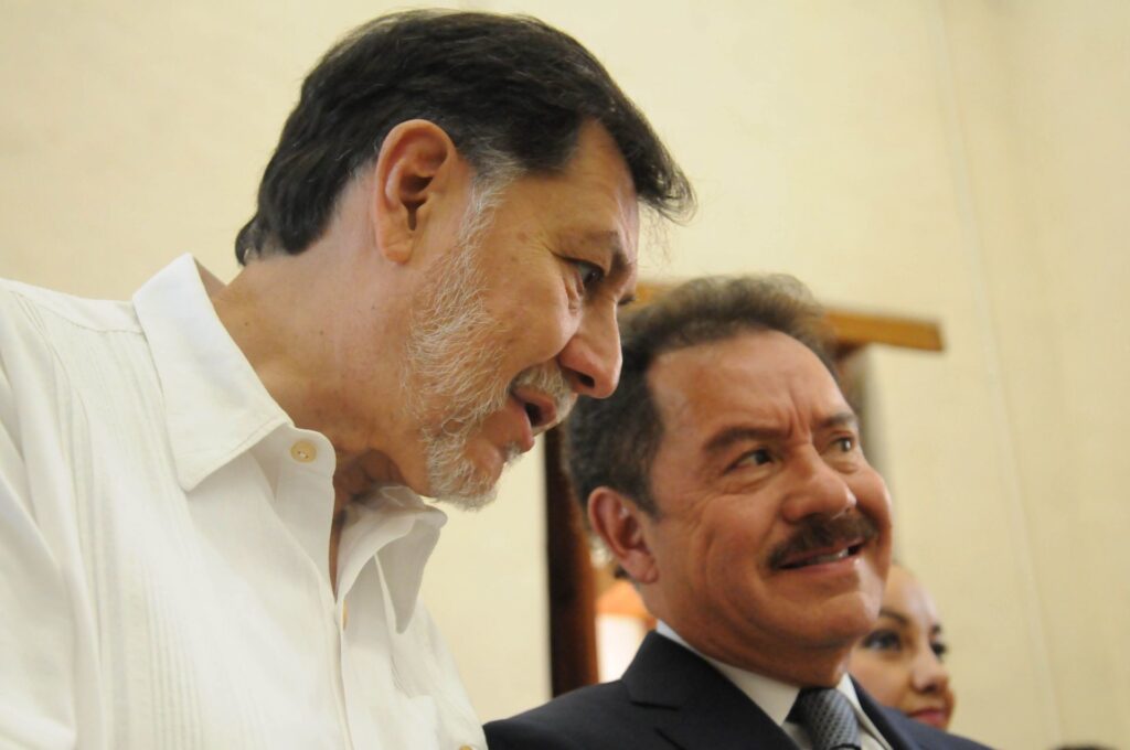 Morena anuncia que va por el “Plan C” en septiembre y el peso retrocede