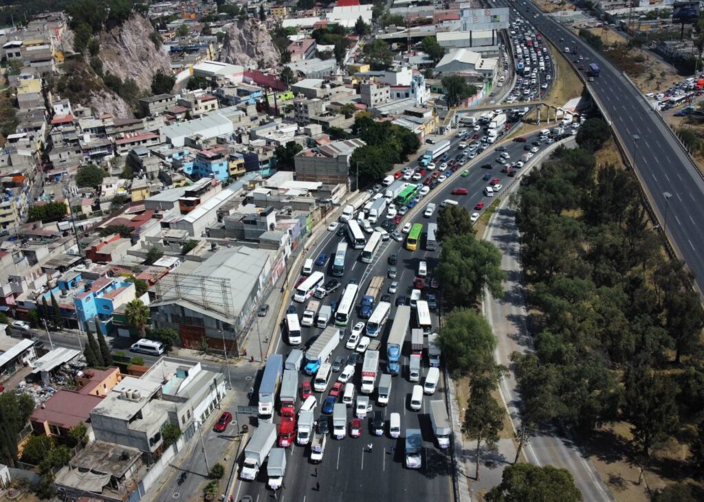 Transportistas anuncian bloqueos: exigen el pago del balasto usado para el Tren Maya