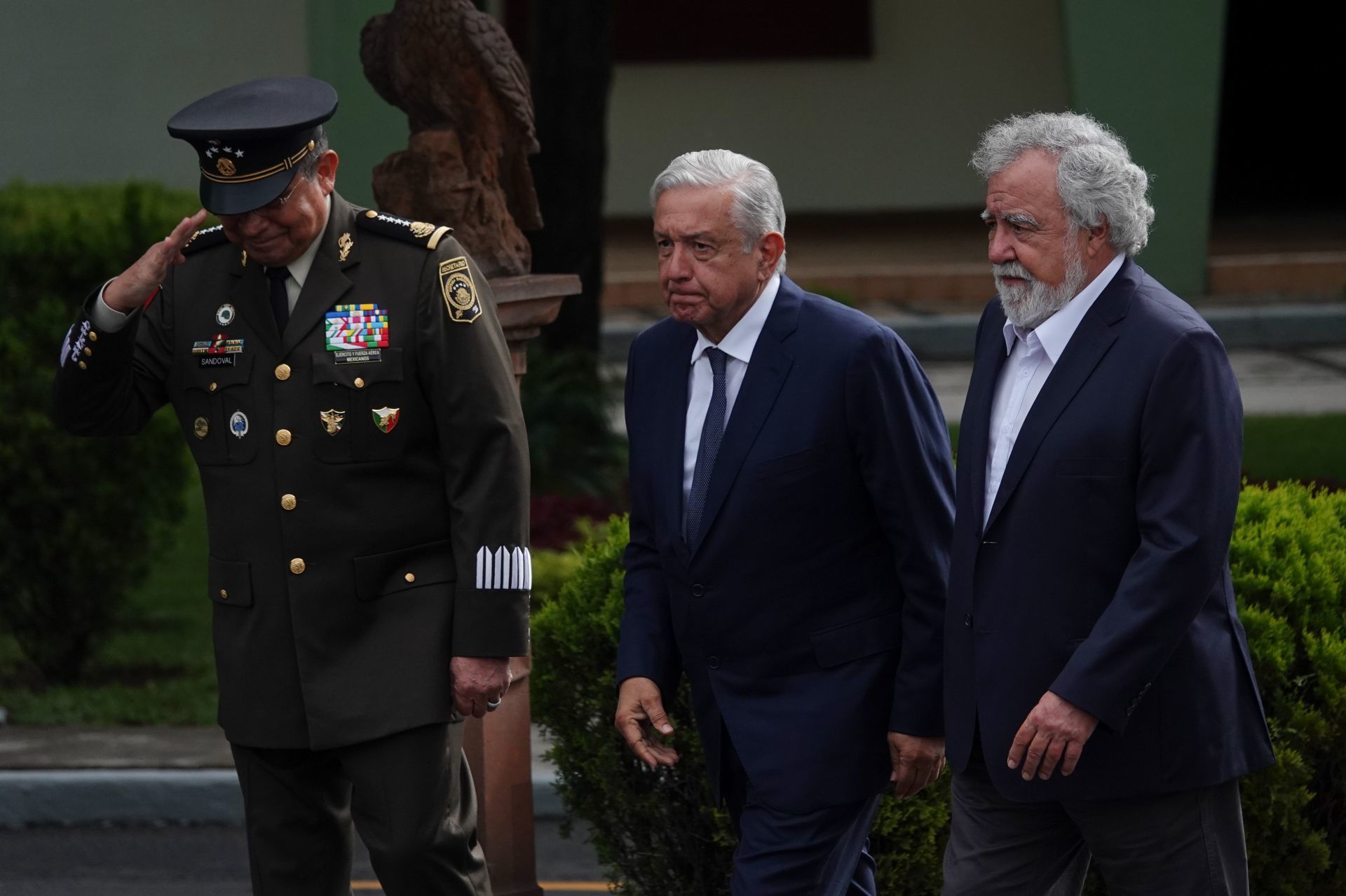 La Fiscalía Militar denuncia a Alejandro Encinas, extitular de la Comisión de la Verdad del caso Ayotzinapa