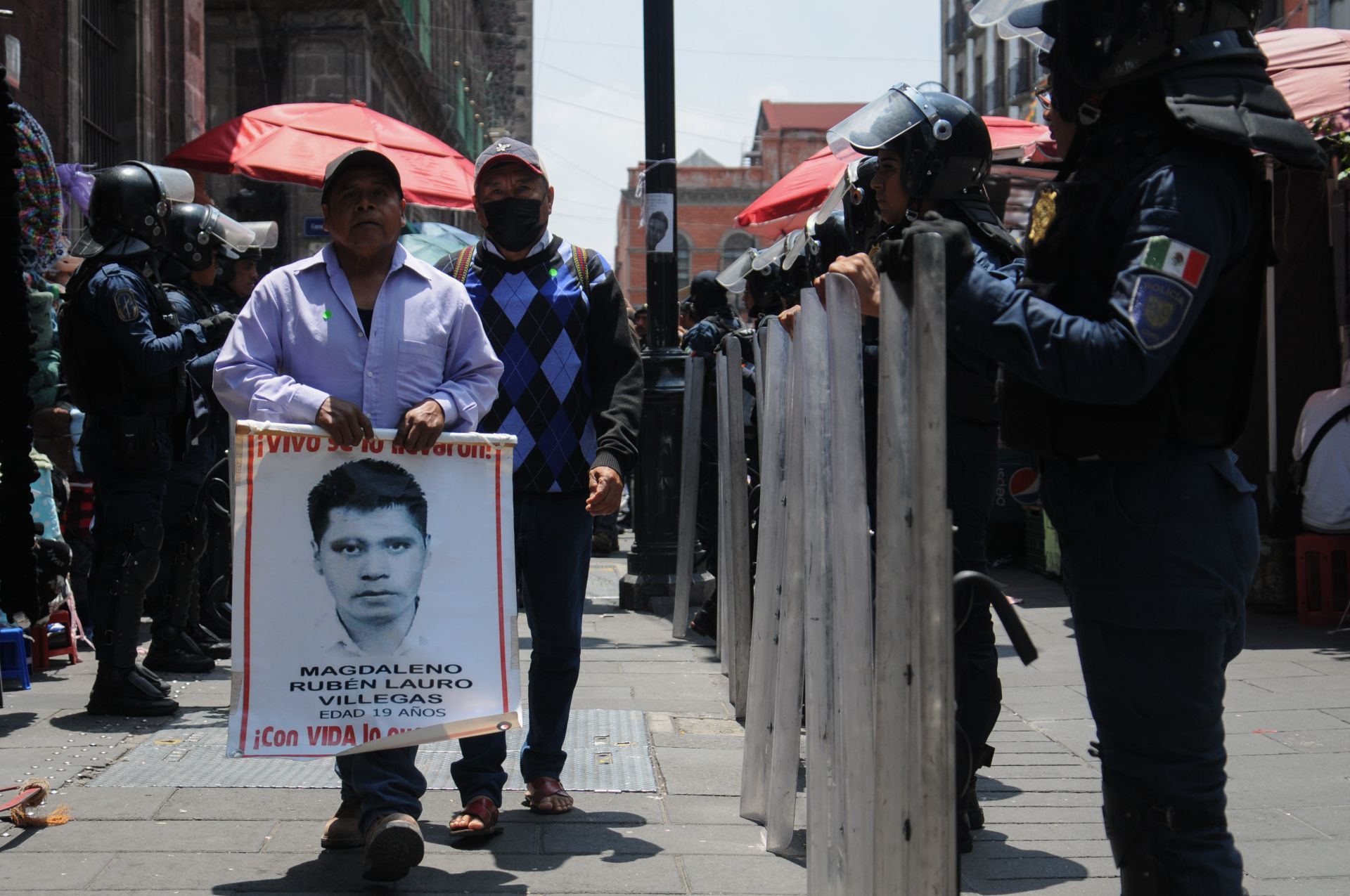 Familiares de los 43 se reúnen con AMLO y Sheinbaum: “No hay avances”