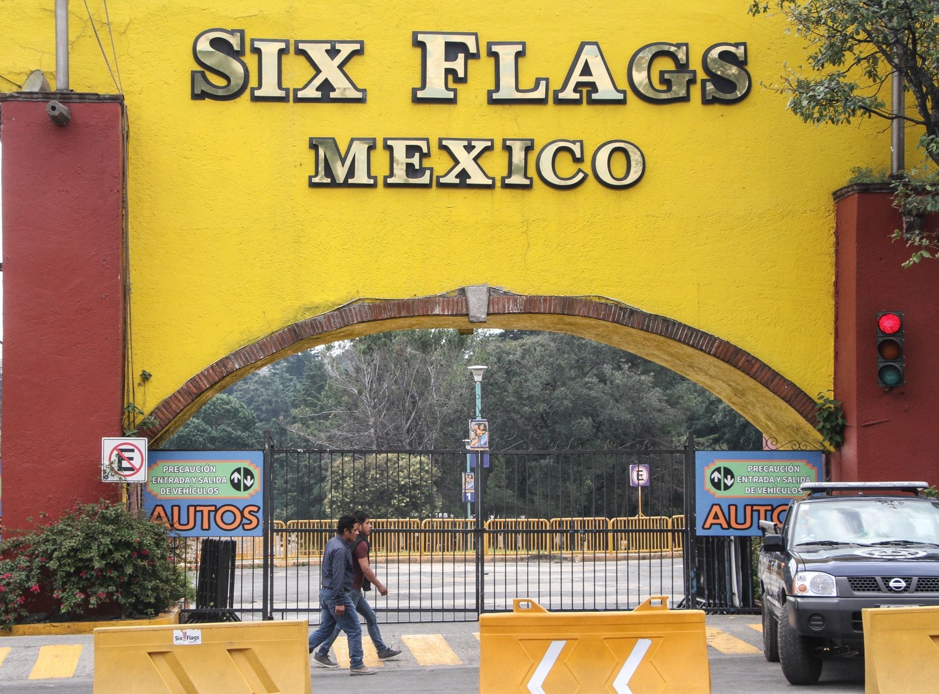 Ante las protestas, Six Flags cede: no talará árboles y reubicará su nueva atracción
