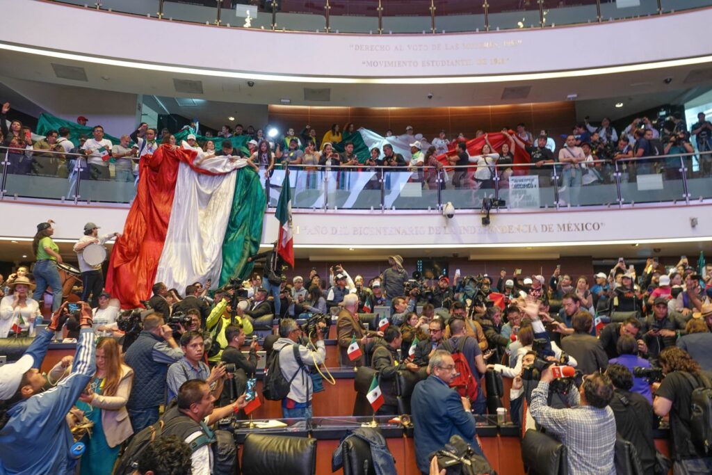 Con portazo al Senado se aprueba la Reforma Judicial