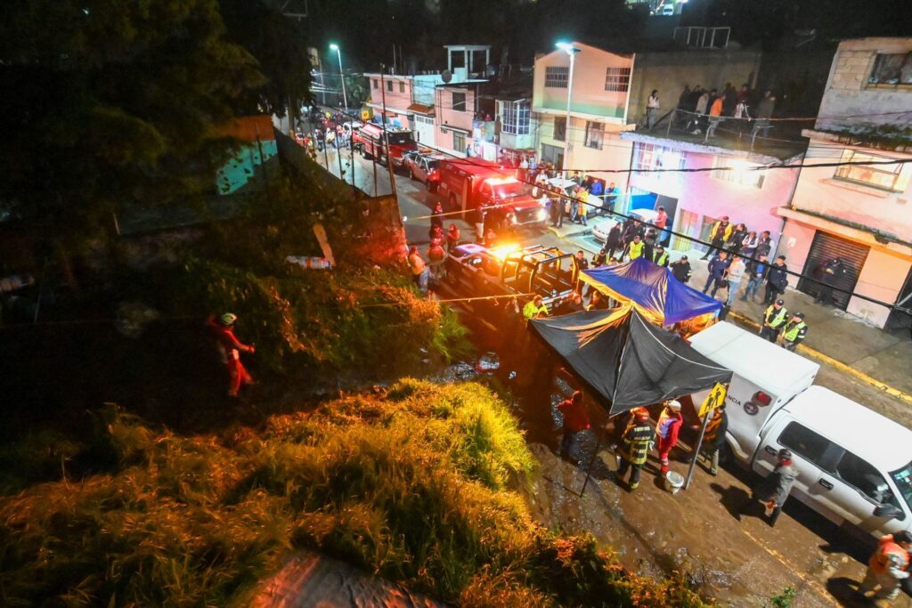Lluvia provoca deslave en Naucalpan y deja seis muertos
