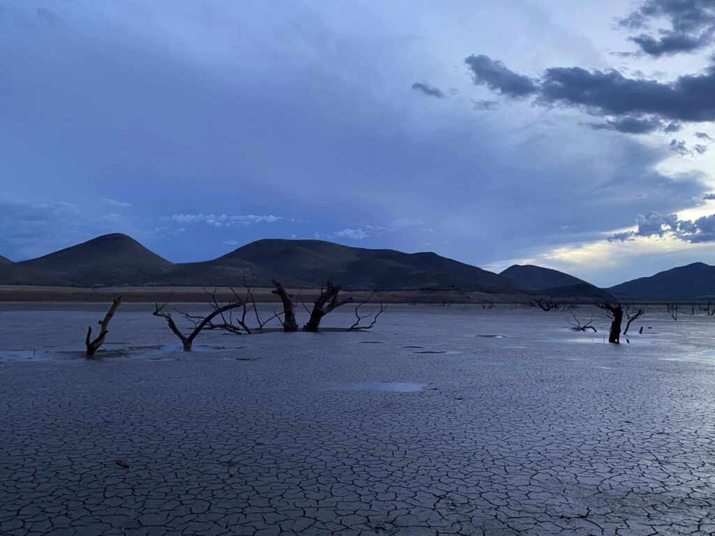 Sequía extrema vacía la presa Las Lajas en Chihuahua
