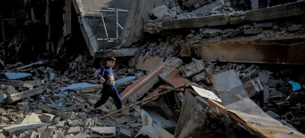 620 escuelas en Gaza y Cisjordania fueron atacadas entre 2024 y 2025