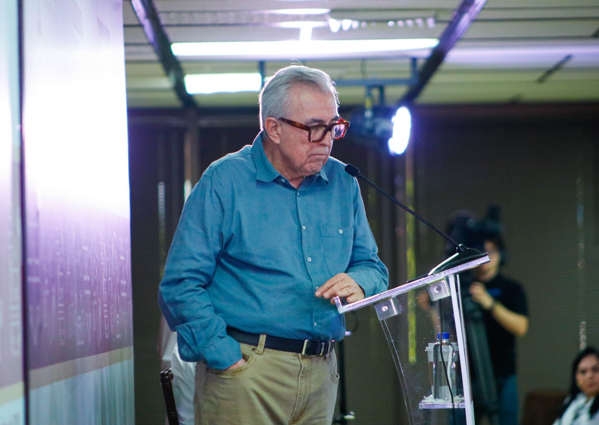 “¿Con cuántas firmas se va, gobernador?”, retan ciudadanos a Rubén Rocha Moya