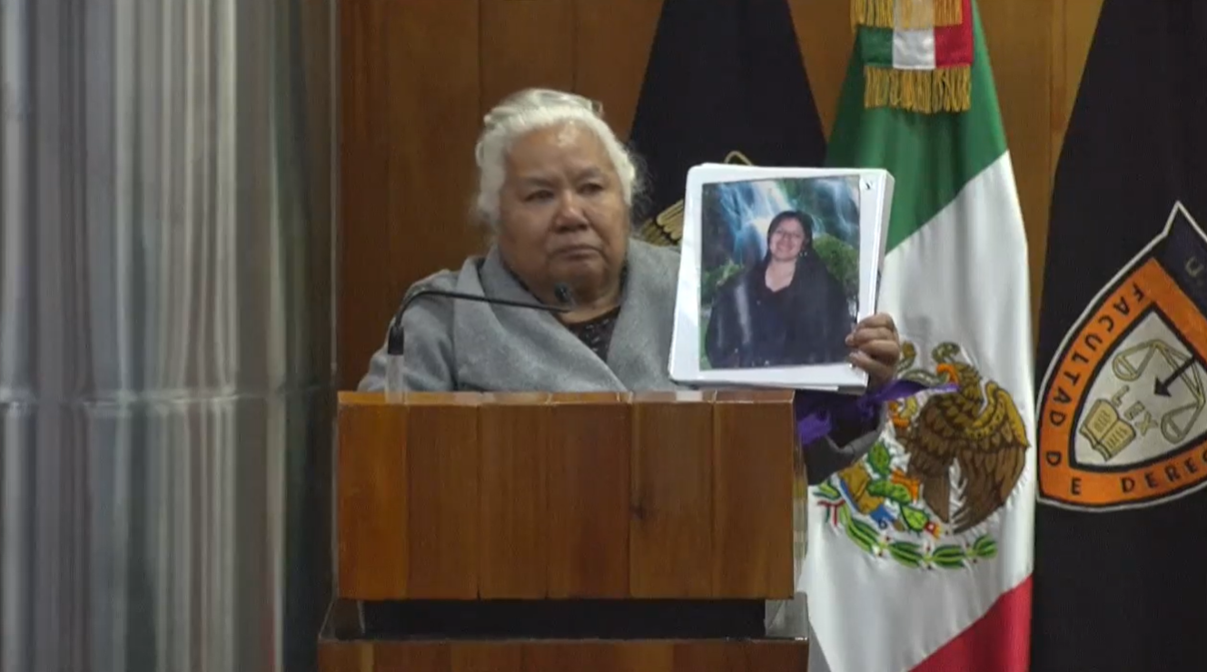 25N: Mariana Lima regresó a la Facultad de Derecho