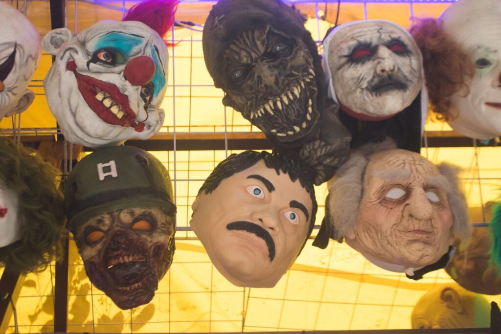 Por violencia, prohíben usar máscaras para pedir ‘calaverita’ en Sinaloa y Baja California 