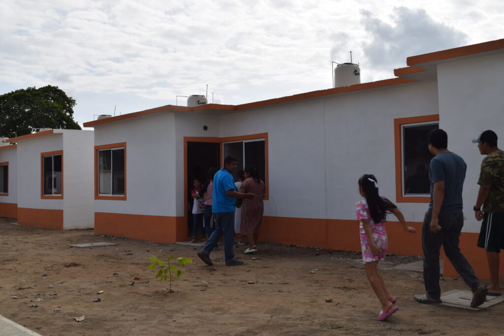 Desplazados climáticos de El Bosque, en Tabasco, logran reubicación