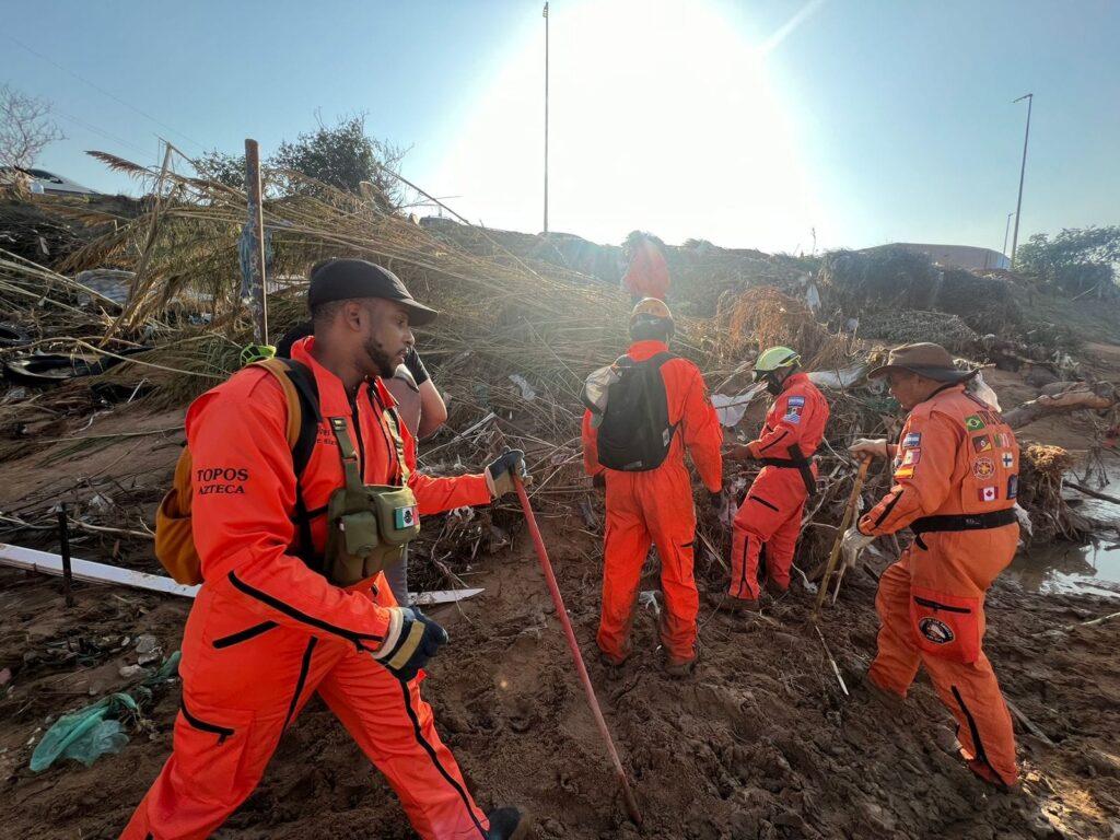 Los Topos de México buscan a desaparecidos en Valencia tras la DANA
