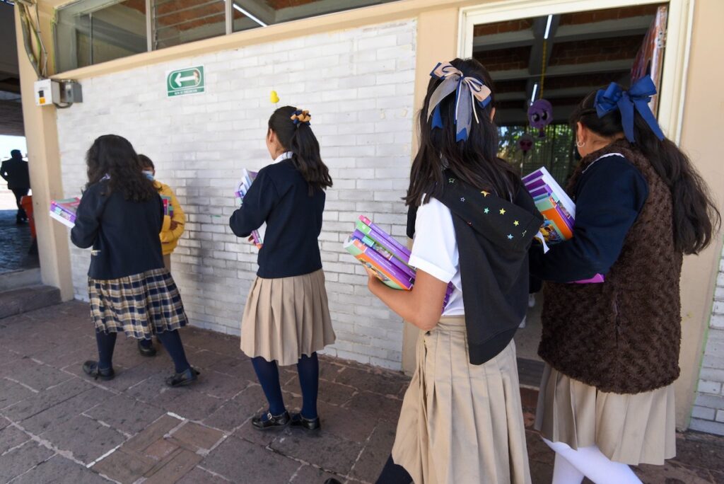 ¿Por qué no hay clases el lunes 18 de noviembre 2024?