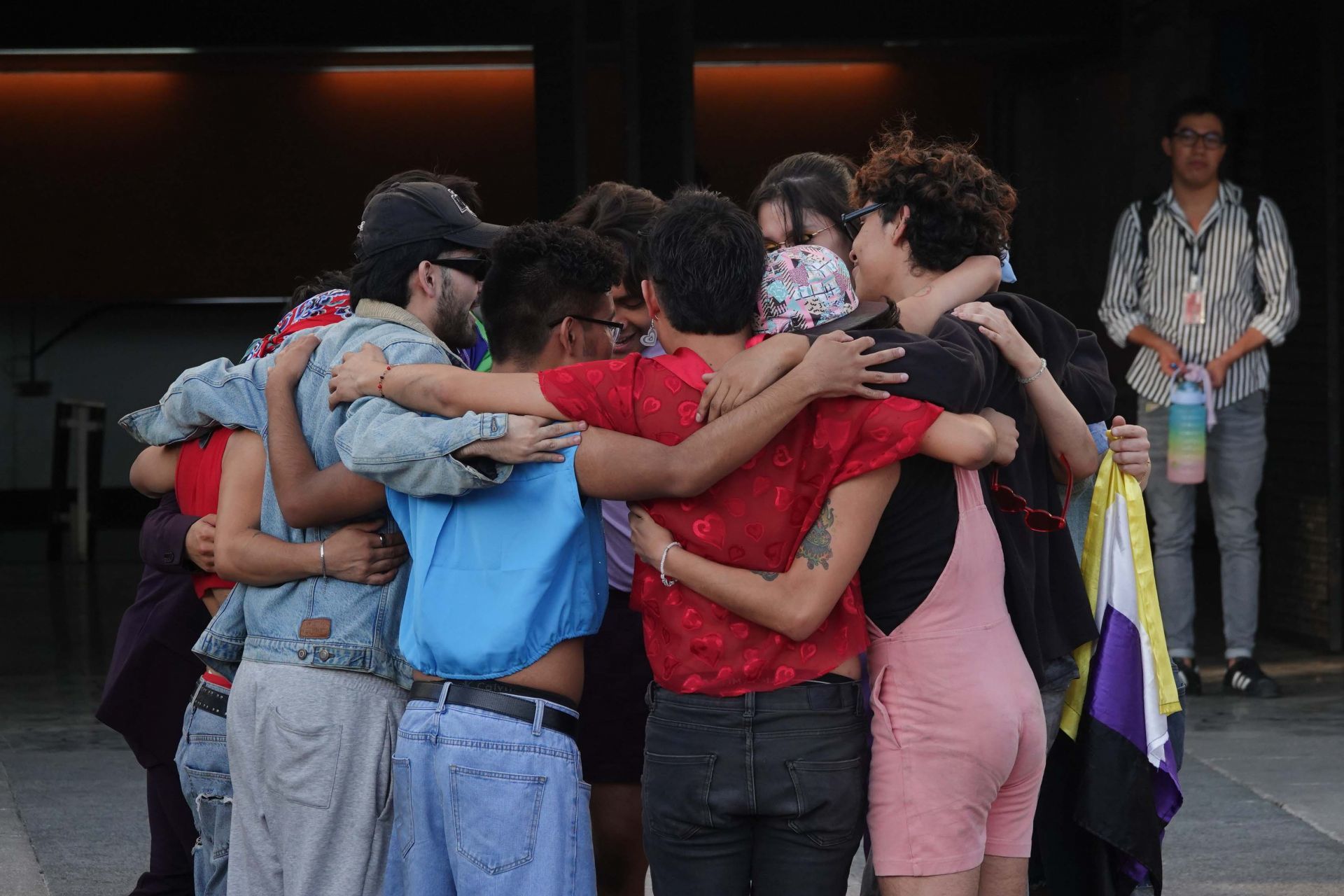 Fiestas navideñas desatan crisis emocionales en jóvenes LGBTQ+