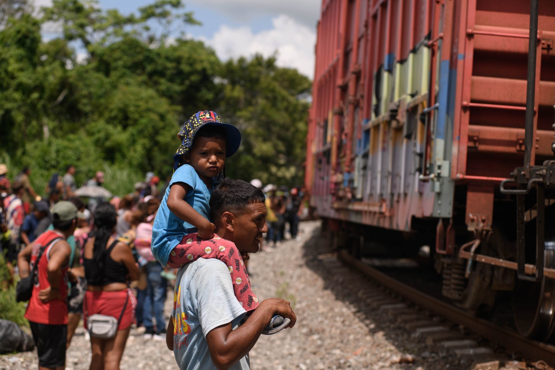 1,360 niños migrantes no han regresado con sus familias tras ser separados por EU