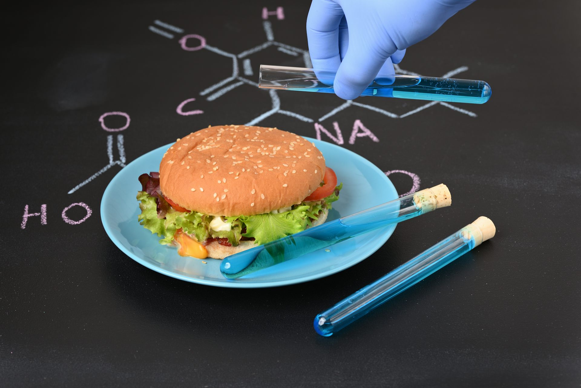 El curioso caso de la hamburguesa eterna: por qué algunos alimentos no parecen deteriorarse nunca
