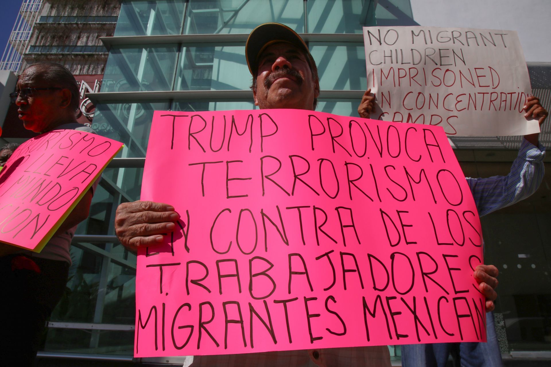 Trabajadores mexicanos en Chicago se van a paro de labores en protesta contra Trump