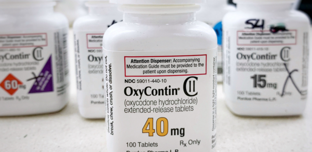 Purdue Pharma, acusada de “crear la crisis de opioides” en Estados Unidos, alcanza acuerdo por 7 mil 400 mdd