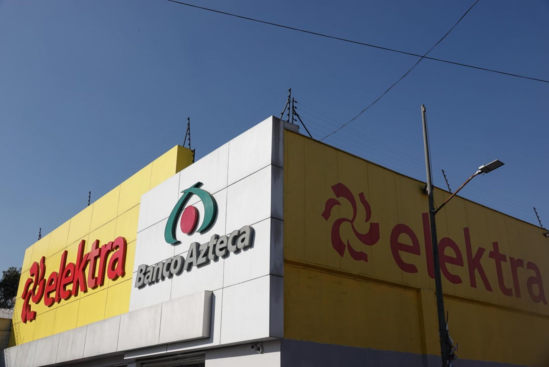 La Suprema Corte multa a Elektra por obstaculizar juicios fiscales por 34 mil mdp