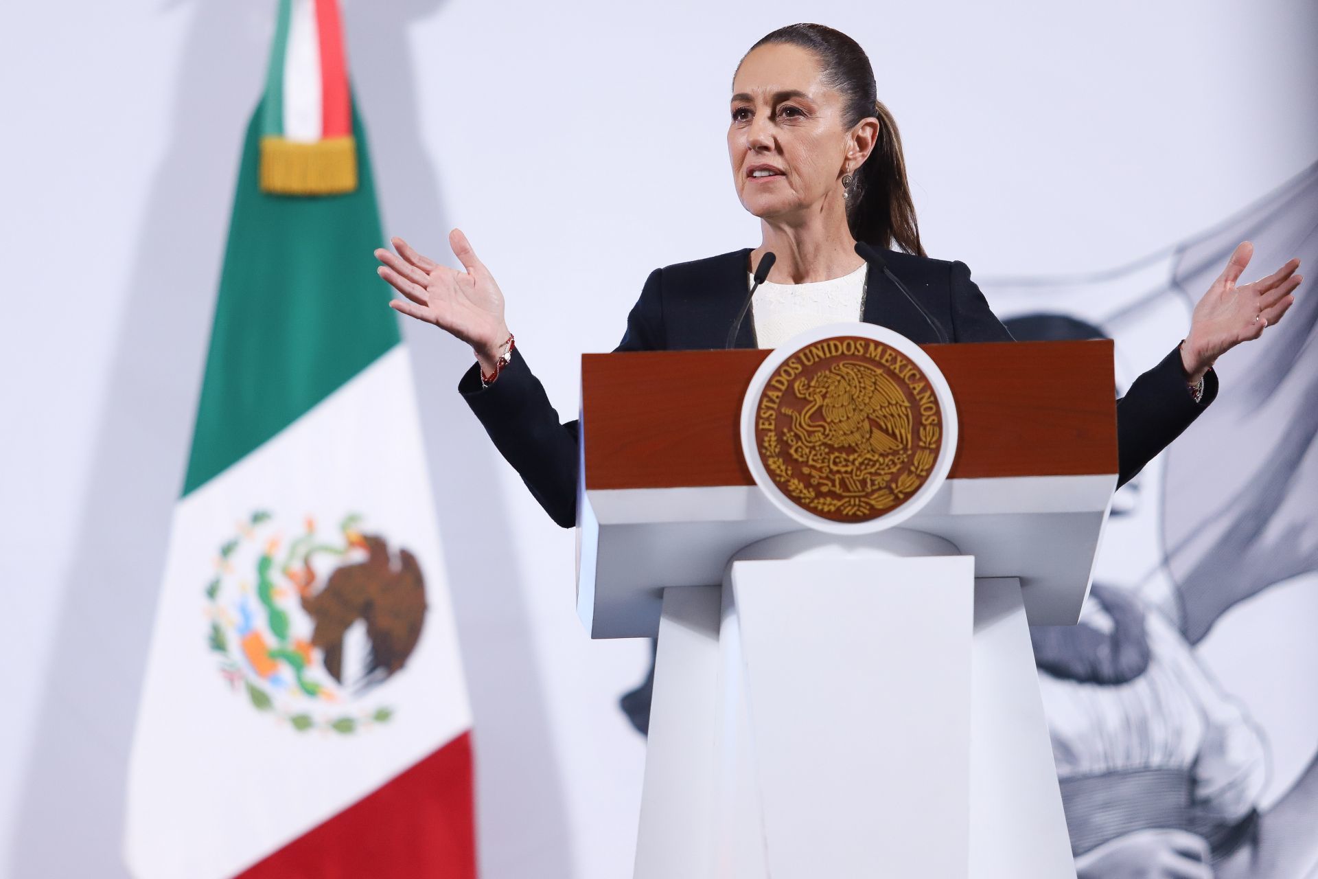 Sheinbaum acuerda con Trump pausar los aranceles hasta el 2 de abril
