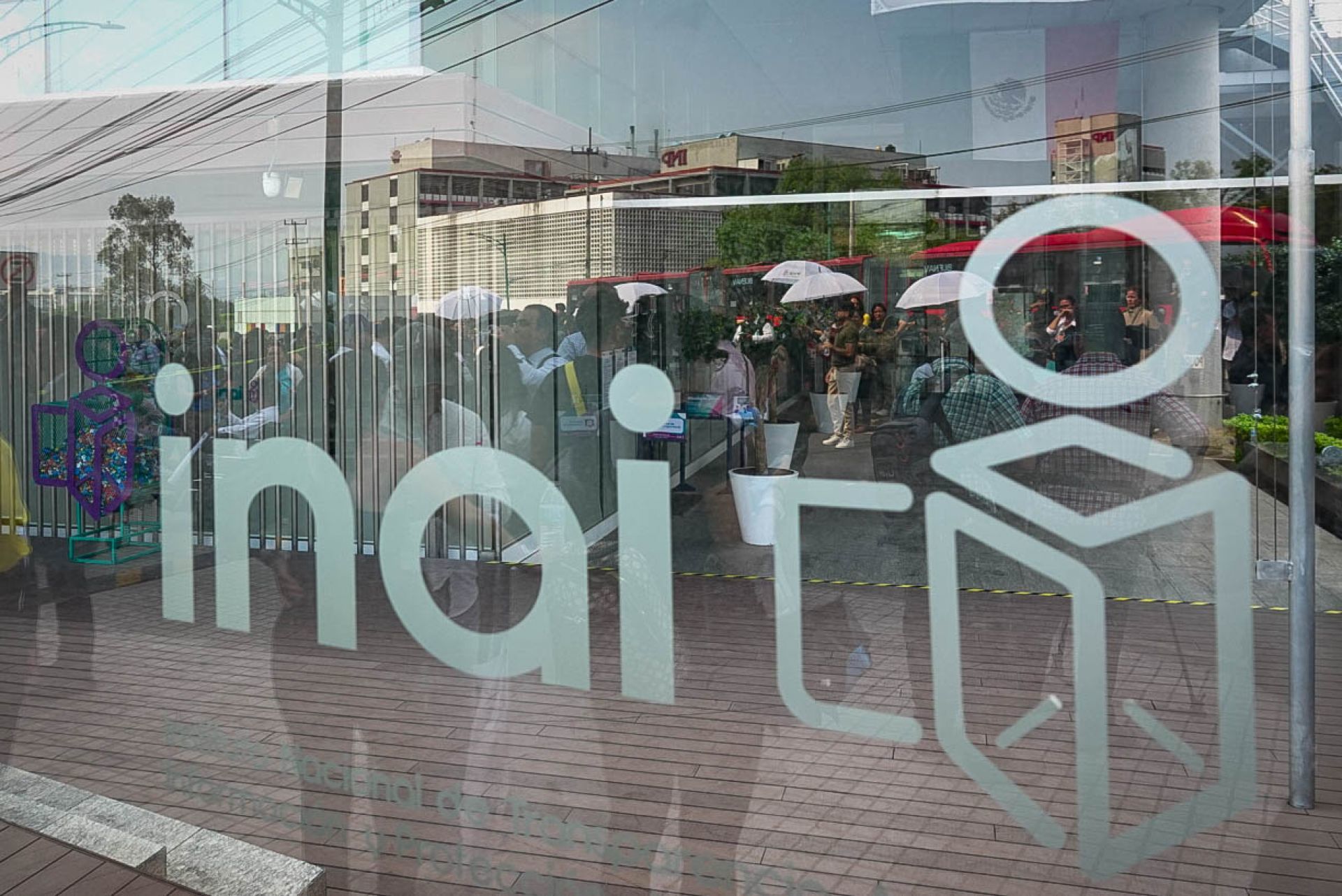 Las últimas horas del Inai: entre tensiones, granaderos y promesas Las últimas horas del Inai: entre tensiones, granaderos y promesas