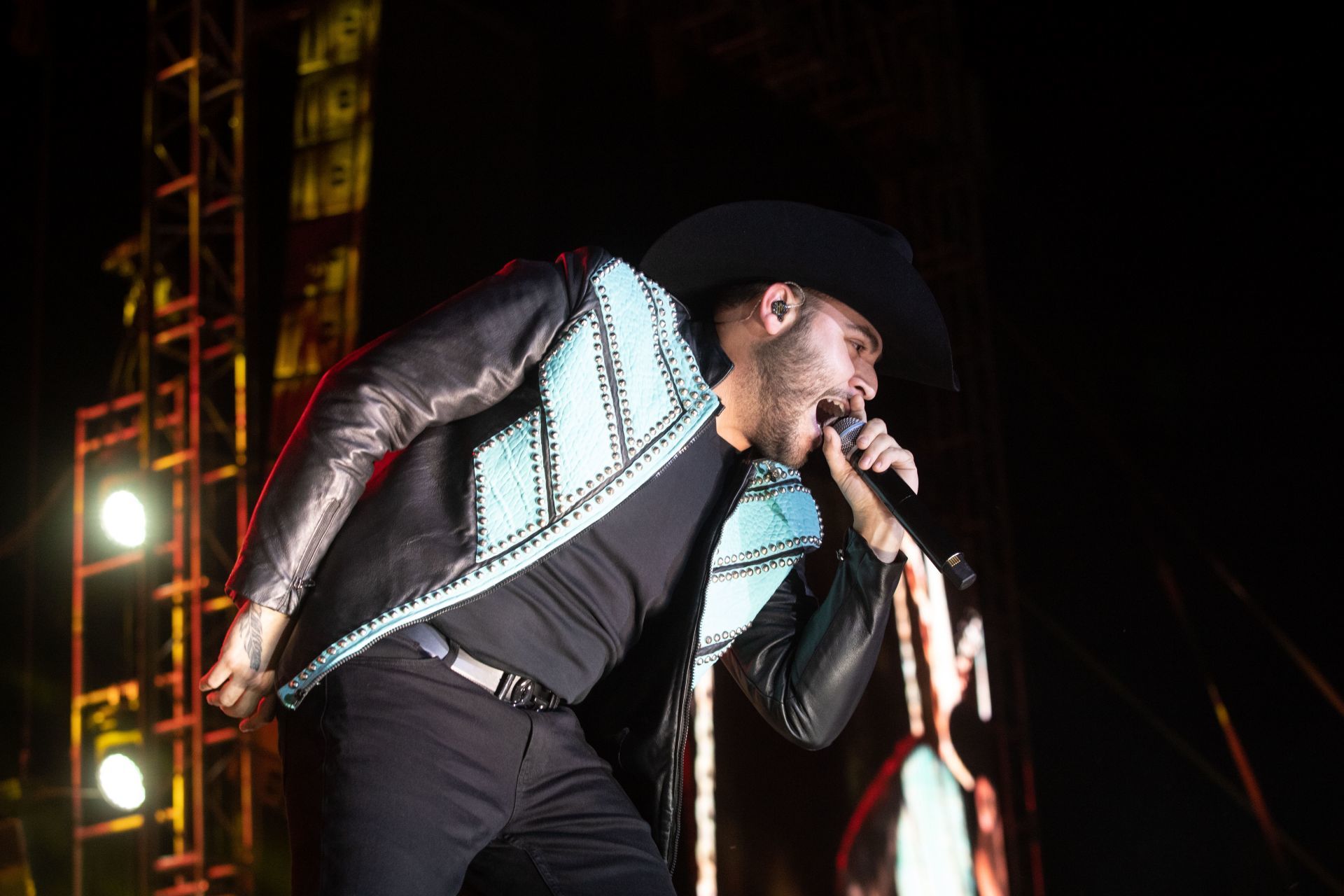 El cantante de narcocorridos Gerardo Ortiz se declara culpable de colaborar con el crimen organizado