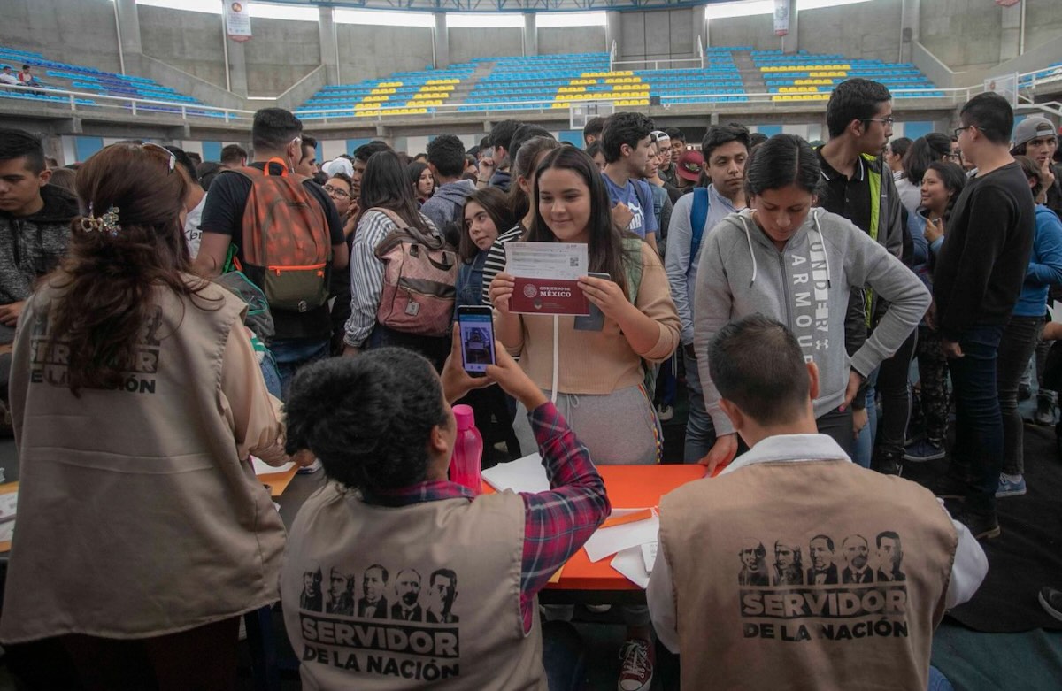 Beca Benito Juárez 2025 media superior pago: fecha de entrega de tarjetas  