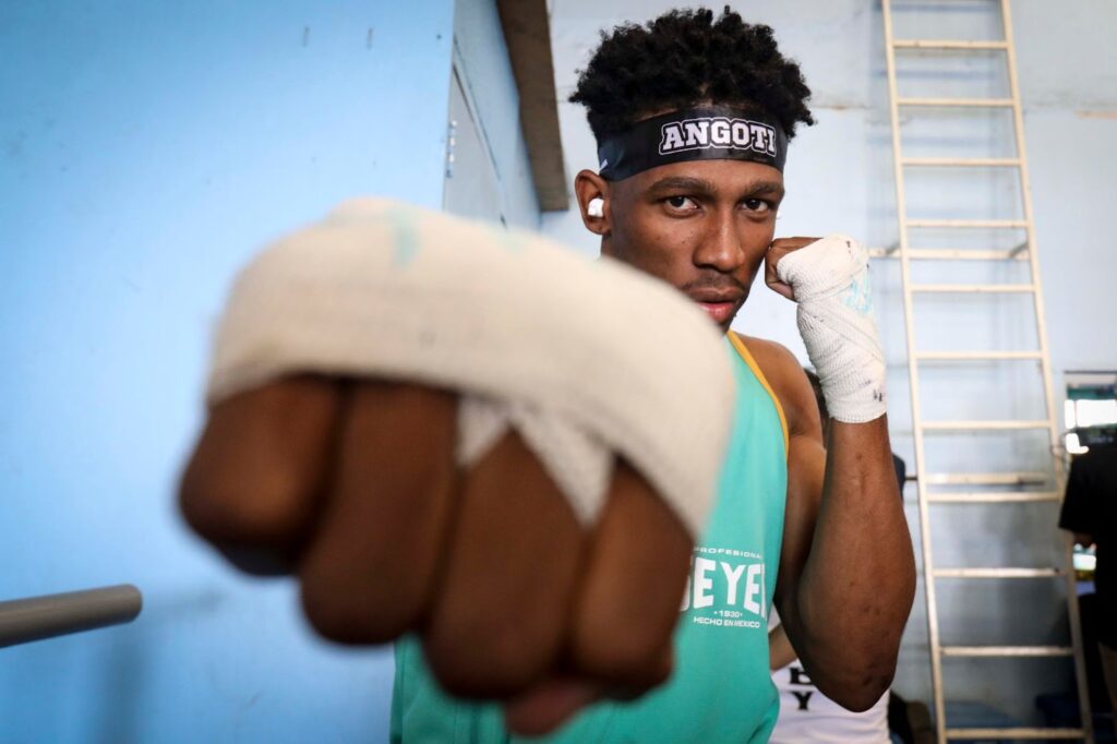 Angoti, un cubano que el box bendice