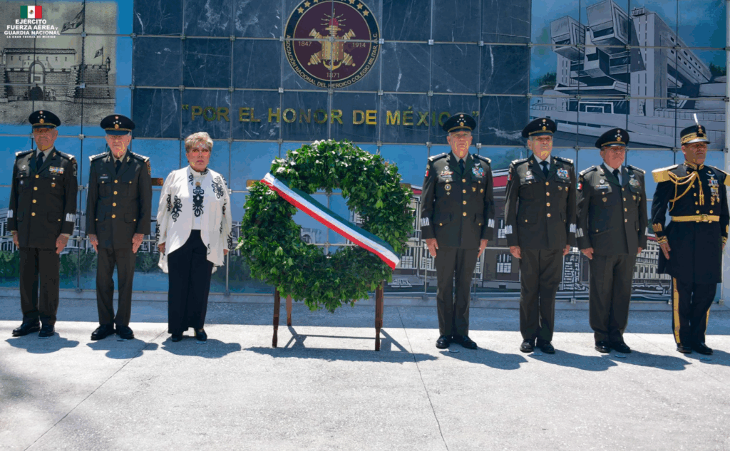 Hermenegildo Cuenca, el general que autorizó “Los vuelos de la muerte”, fue homenajeado por la Secretaría de la Defensa