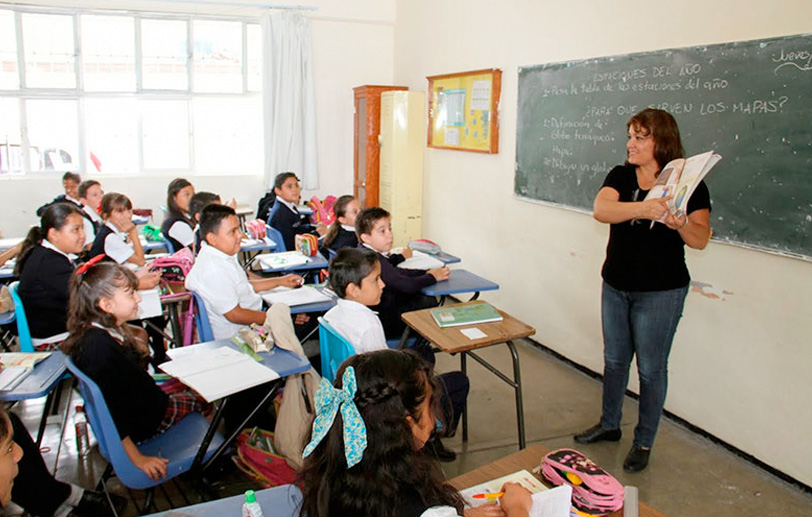 Brecha de género: Maestras ganan casi 3 mil pesos menos que maestros en México