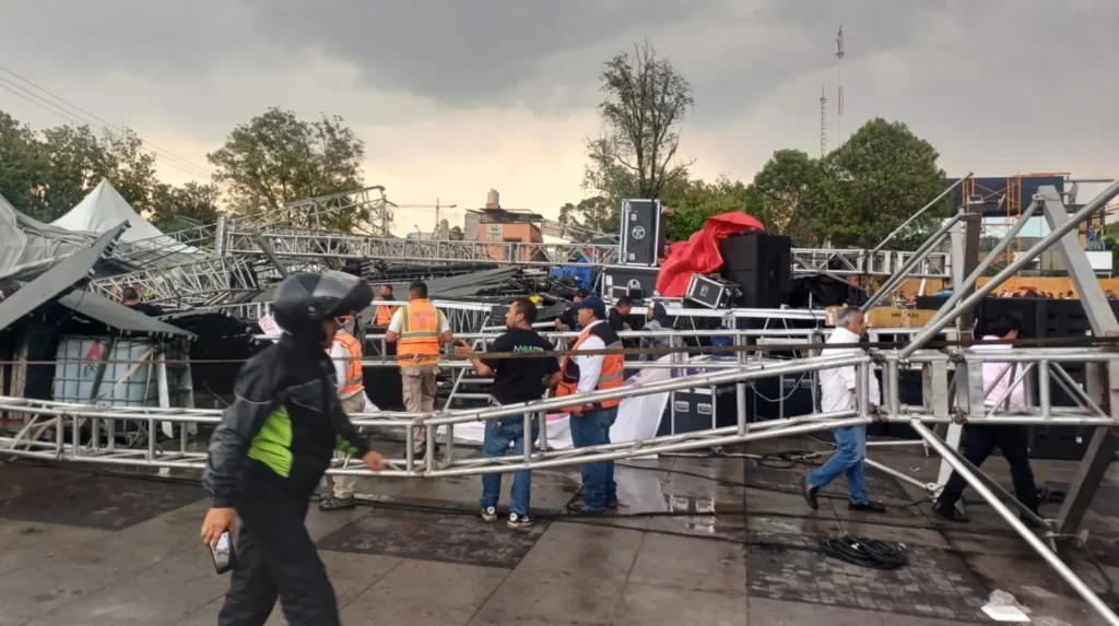 Se desploma escenario para el festejo del Día de las Madres en la GAM: siete heridos