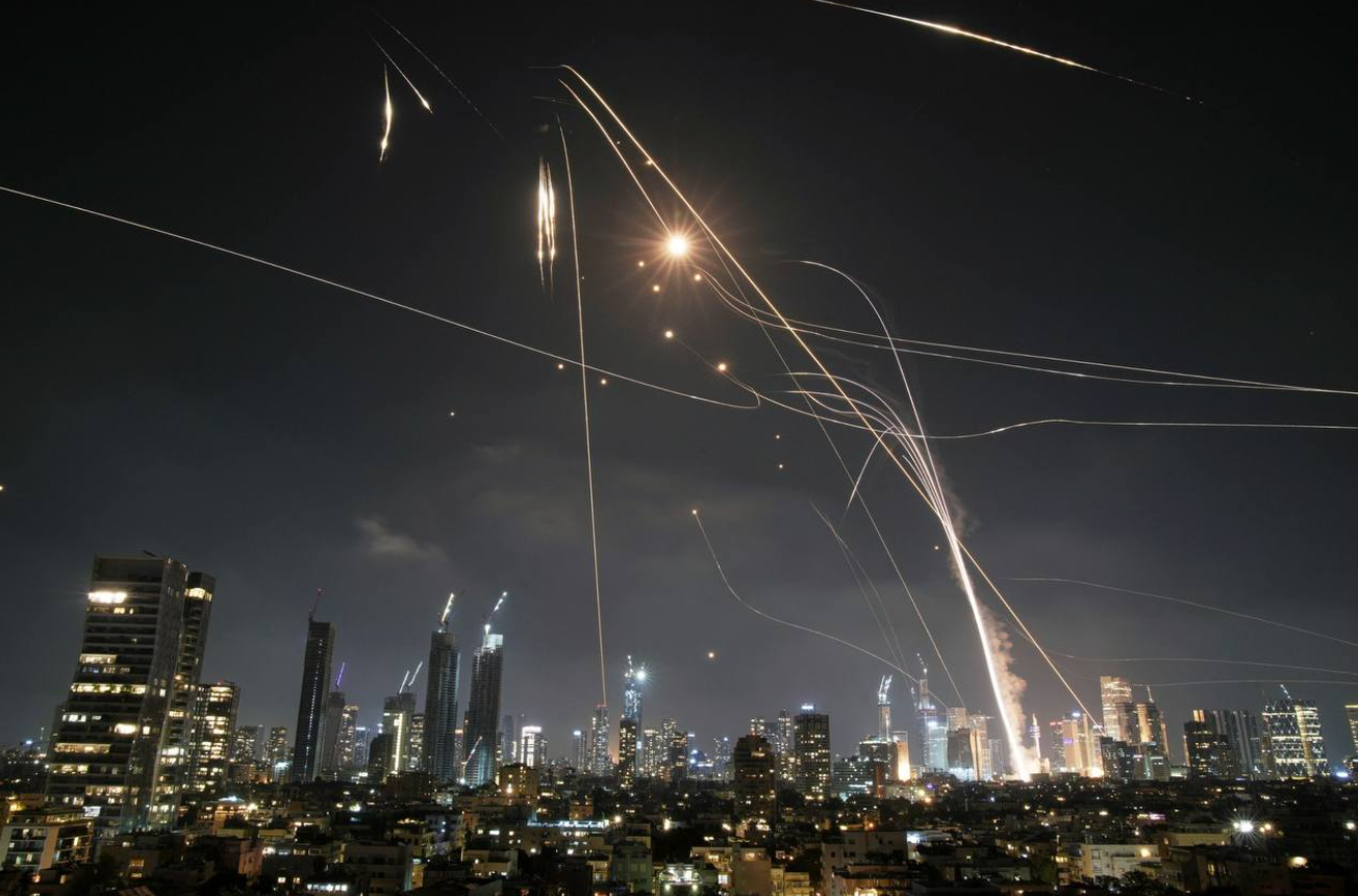 La respuesta de Irán a Israel: misiles impactan en Tel Aviv