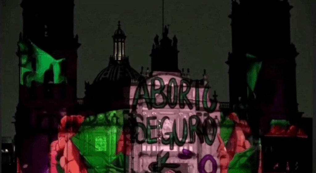 Proyectan “aborto seguro” en la Catedral Metropolitana