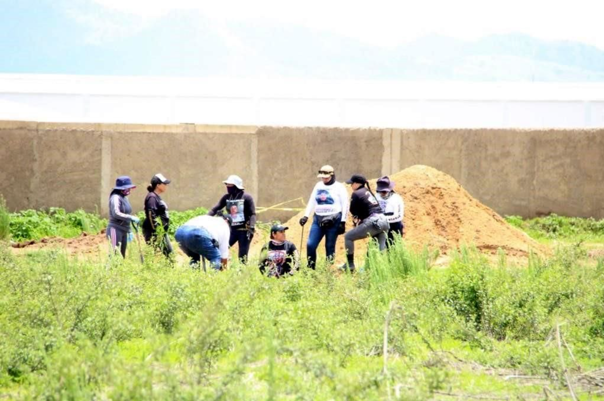 Ahora fue en Las Agujas, Zapopan: Más de 200 bolsas con restos en fosas clandestinas
