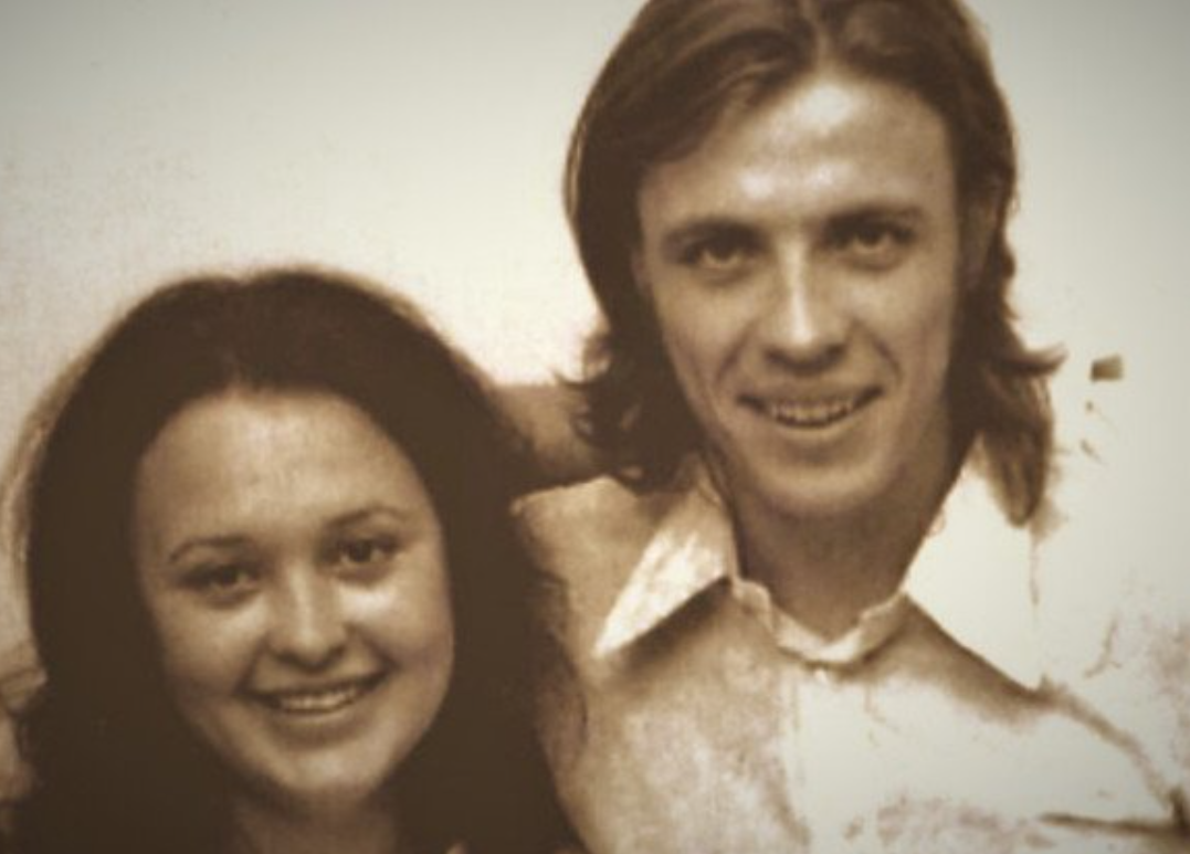 “Ellos, mis padres, tus padres”, las palabras de Adriana a su hermano, el nieto 140. 
