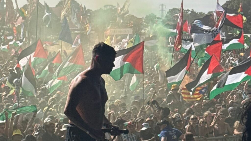 Polémica en Glastonbury: Bob Vylan y Kneecap, investigados por consignas antisionistas