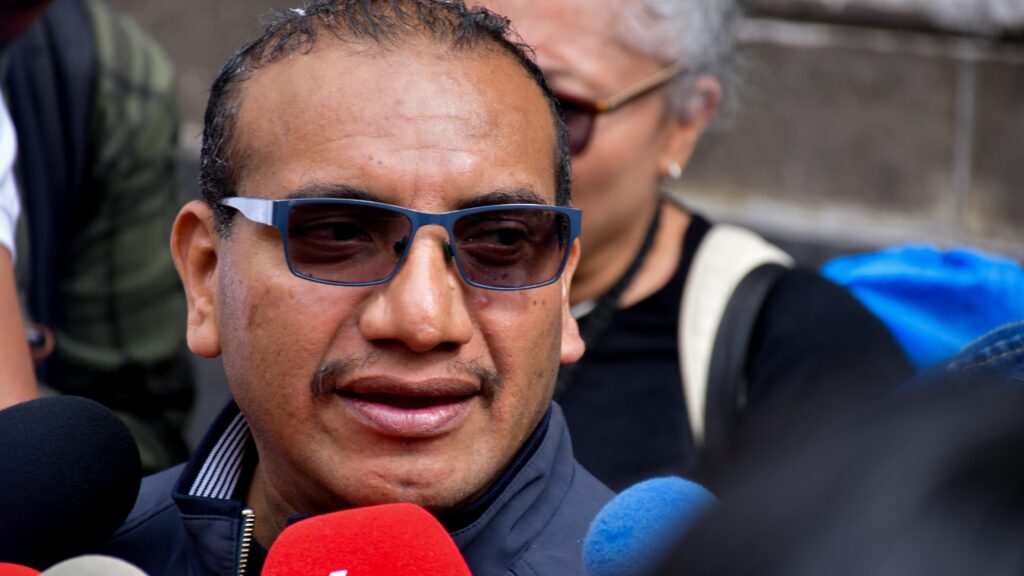 Renuncia el abogado Vidulfo Rosales a la representación de las familias de Ayotzinapa