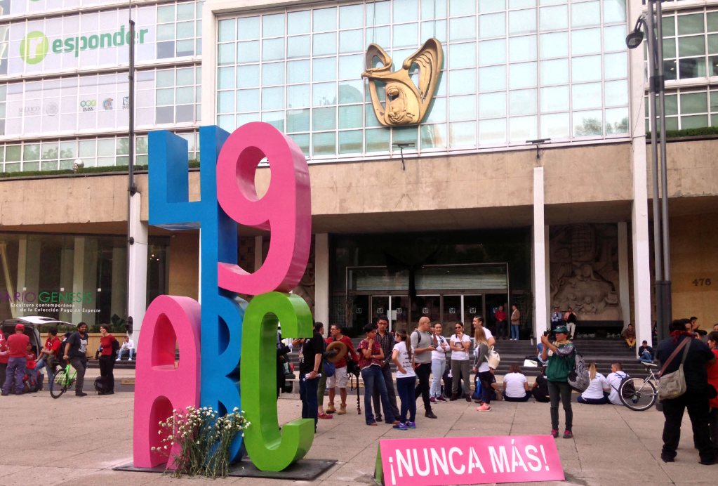 Confirma la FGR detención de socia de la guardería ABC; padres piden extradición