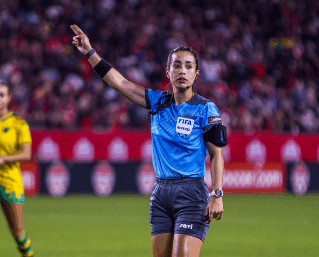 La árbitra de fútbol, Katia Itzel García, denuncia amenaza de muerte